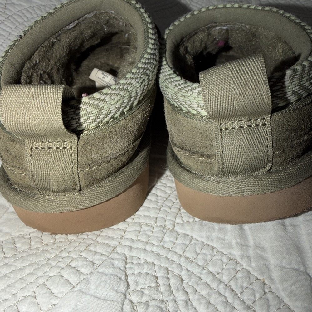 Koolaburra by UGG KIDS Sz 12 Burree Olive Green Slip on Slippers - Picture 3 of 9